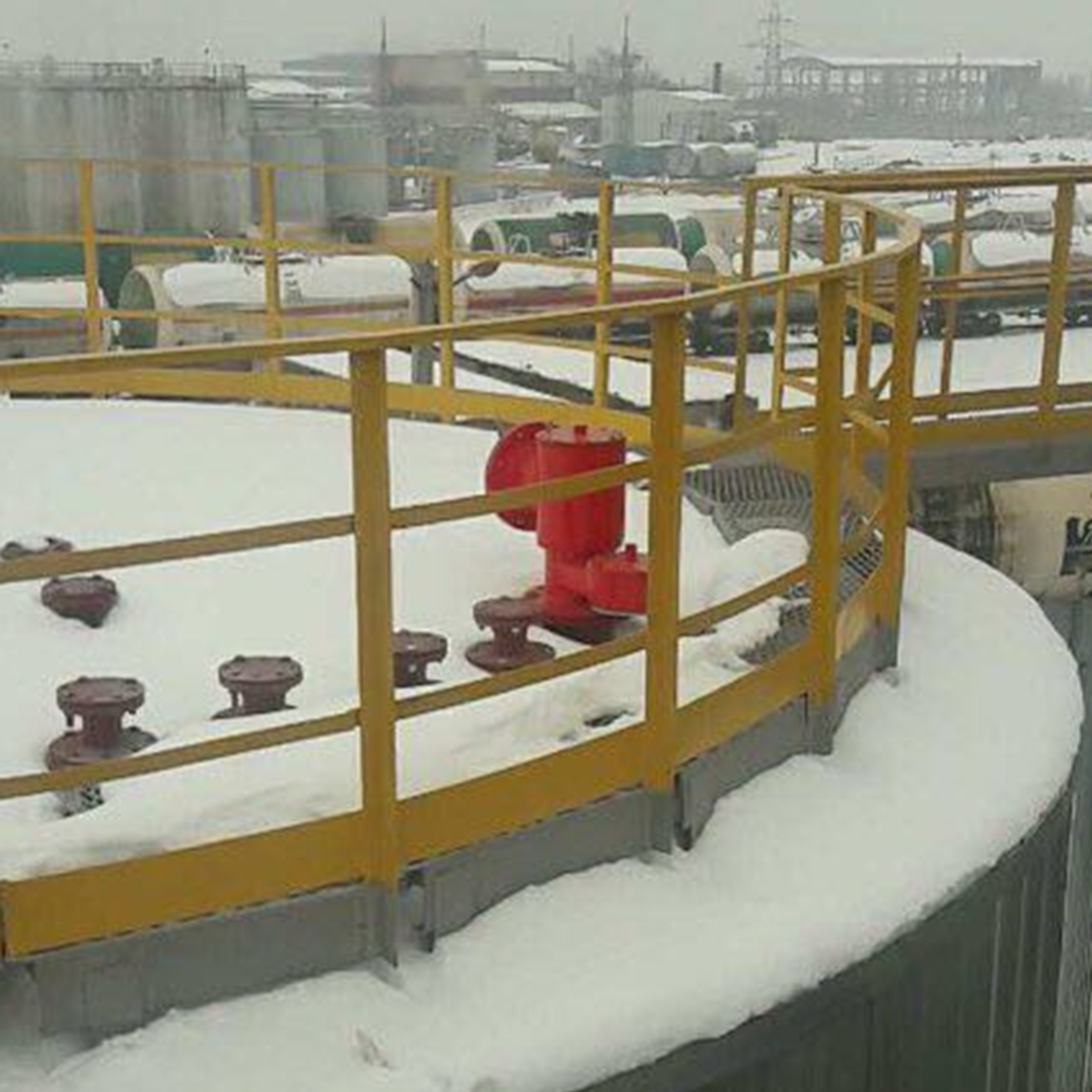 On-Site Photo Of The Application Of Vacuum Valve With Pipe In Russia